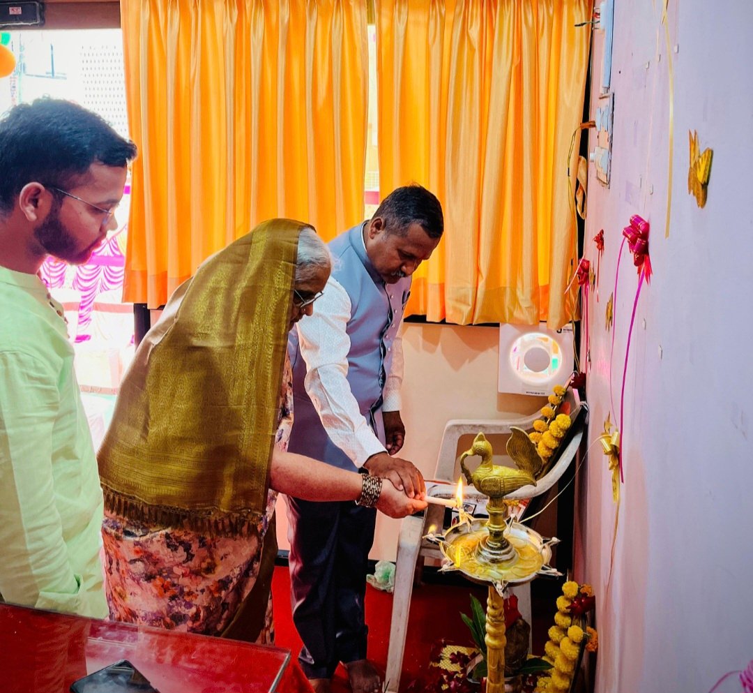 “सत्यमेव जयते एक्सप्रेस न्यूज चॅनलच्या कार्यालयाचे उद्घाटन; आईच्या हस्ते शुभारंभातून पत्रकारितेच्या नव्या पर्वाची सुरुवात”