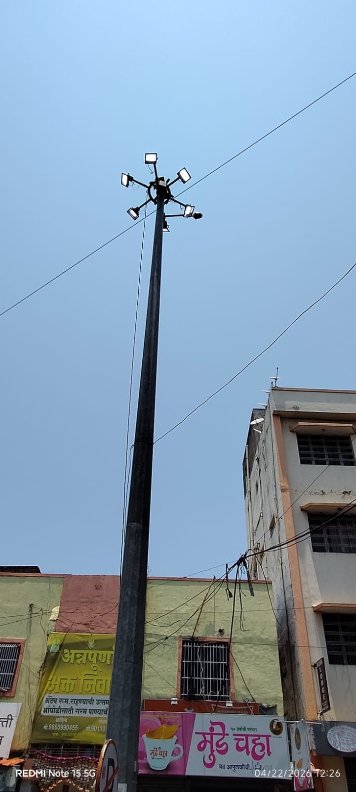 कमान वेस परिसर उजळला; तुळजापूर नगरपरिषदेच्या सहकार्याने हायमास्ट लाईट सुरू