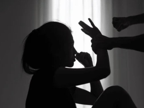🚨धक्कादायक! तुळजापूर तालुक्यात 17 वर्षीय तरुणीवर लैंगिक अत्याचाराचा आरोप; भावाला जीवे मारण्याची धमकी देत अत्याचार केल्याची तक्रार, तरुणाविरोधात गुन्हा दाखल🚨