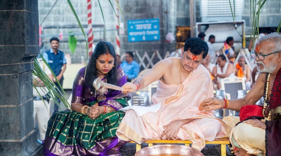 दुर्गाष्टमीला तुळजाभवानी मंदिरात वैदिक होम-हवनाची पूर्णाहुती आई तुळजाभवानीची महिषासुरमर्दिनी अलंकार महापूजा